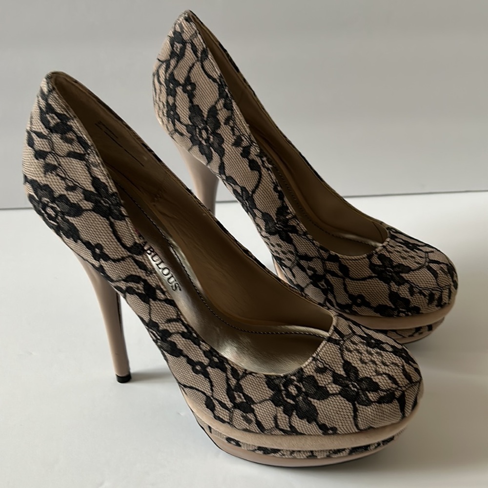 NWOT JustFablous (JustFab) Taupe and Black Lace Platform Pumps Size 7 Women